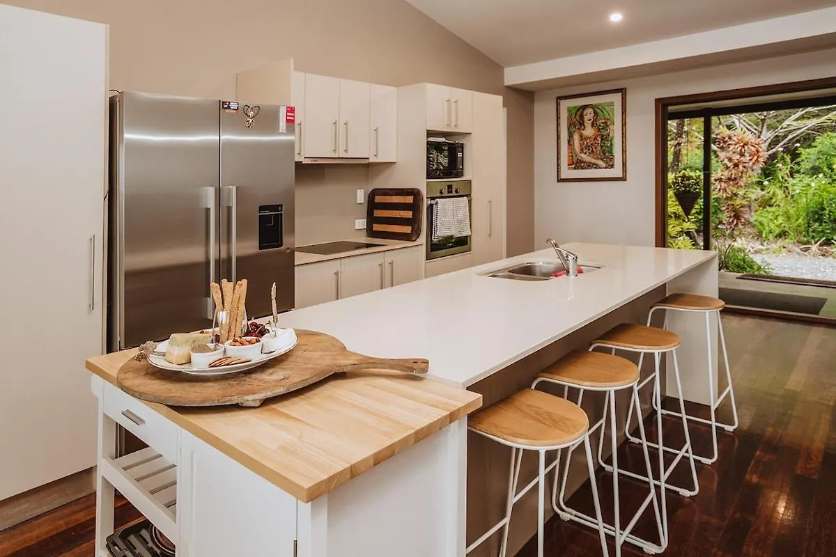 Alamanda Cottage Port Douglas W Ocean Views & Pool Craiglie Holiday home